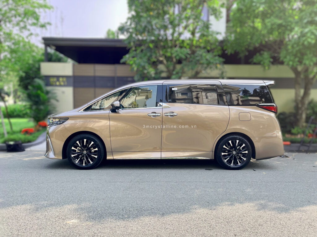 Toyota Alphard 1