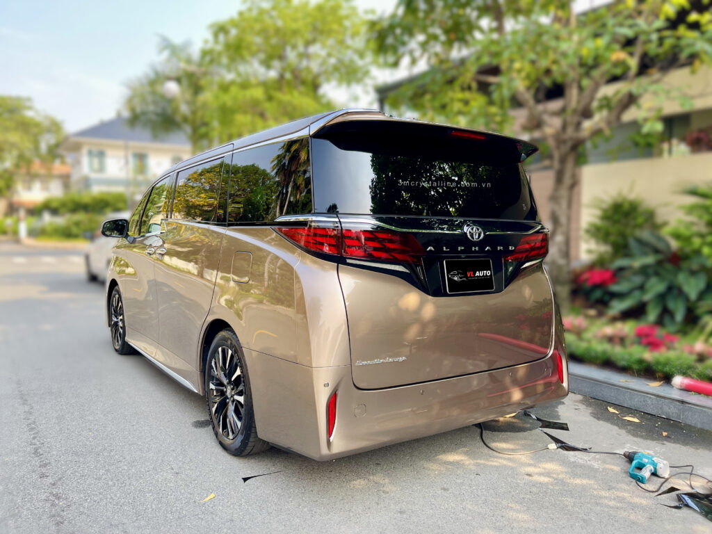 Toyota Alphard 3