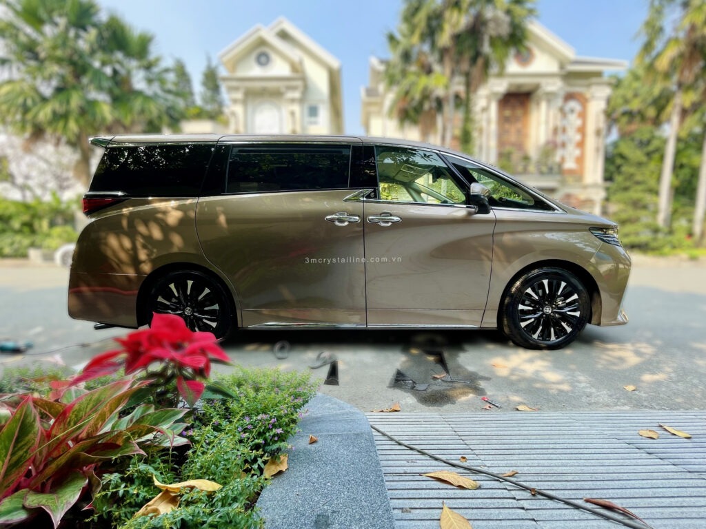 Toyota Alphard 4